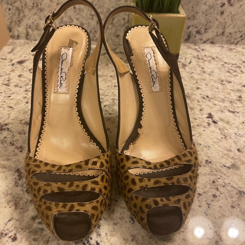 Oscar de la Renta Leopard Print Slingback Peep-Toe Heels